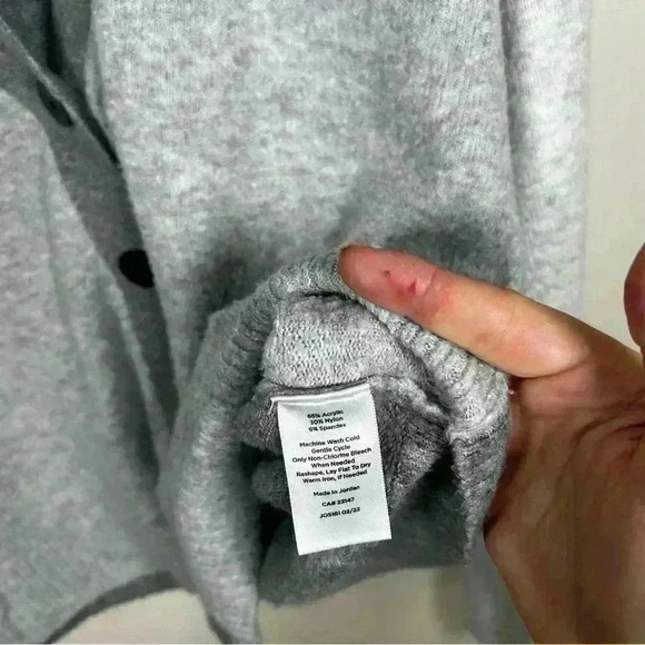 Grey Colorblock Sweater‎ - Picture 2 of 3